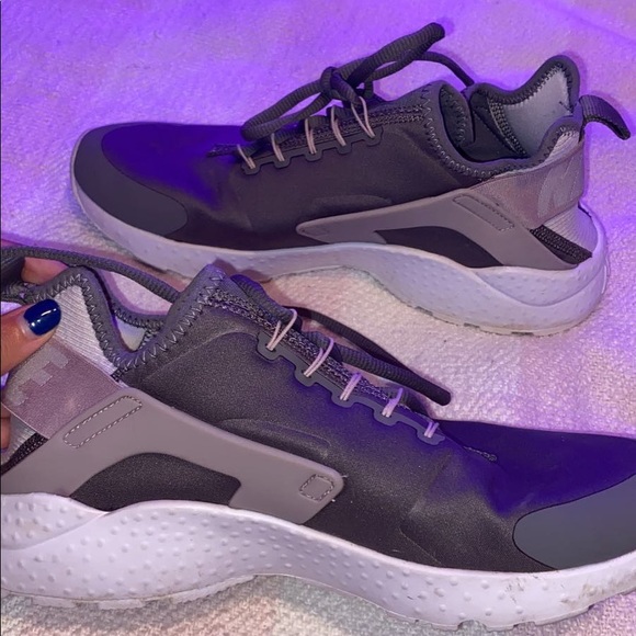 Nike Shoes - Nike air huarache run ultra